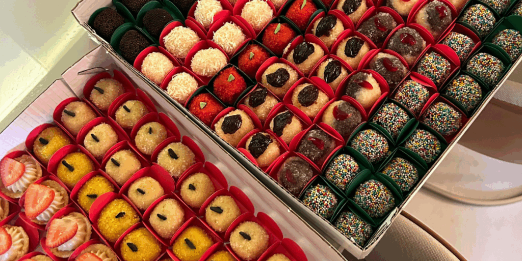 Encomenda de Doces para Festa em Manaus: brigadeiro, beijinho, moranguinho, olho de sogra, brigadeiro de maracujá, brigadeiro de limão, tartalete de cupuaçu e tartalete de morango.