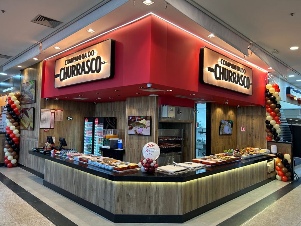 Balcão e fachada da Companhia do Churrasco no Sumaúma Park Shopping, em Manaus