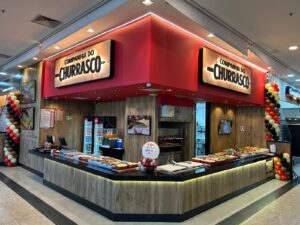 Balcão e fachada da Companhia do Churrasco no Sumaúma Park Shopping, em Manaus