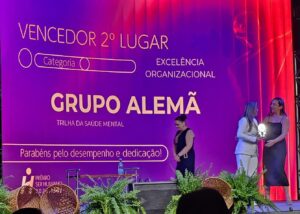 Telão do Prêmio Ser Humano 2026 com o Grupo Alemã em 2º lugar na categoria Excelência Organizacional, com a Trilha da Saúde Mental